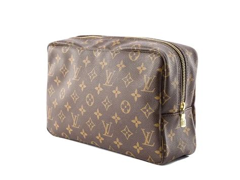 lv wash bag men's.